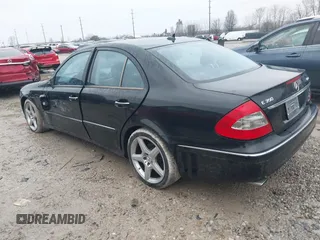 2008 Mercedes-Benz E 350 Luxury z VIN WDBUF87X68B340575, wystawiony jako IAAI lot #41682910 z przebiegiem 117 665 mil mil oraz . Historia ofert i sprzedaży dostępna na DreamBid. Obrazek 3.