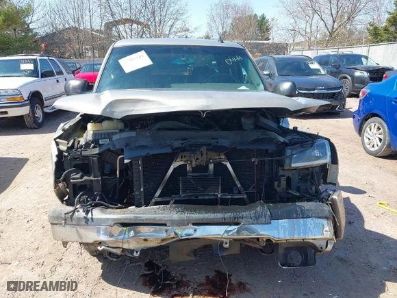 2003 Chevrolet Silverado 1500 LS with VIN 2GCEK19T231104873, listed as a IAAI auction lot 41910444 with 208,692 mi miles. Bid and sale history available at carsss.com. Image 12.