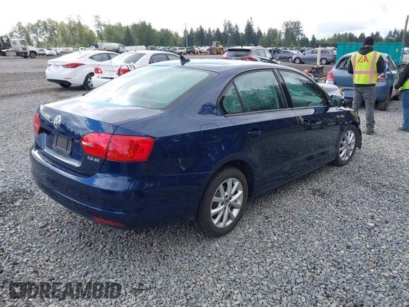 2012 Volkswagen Jetta SE with VIN 3VWDX7AJ0CM468578, listed as a IAAI auction lot 42306213 with Not provided miles and . Bid and sale history available at DreamBid. Image 4.
