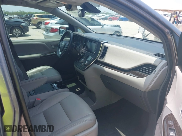 2019 Toyota Sienna XLE Auto Access Seat z VIN 5TDYZ3DC4KS970576, wystawiony jako IAAI lot #42166276 z przebiegiem 112 769 mil mil oraz . Historia ofert i sprzedaży dostępna na DreamBid. Obrazek 5.