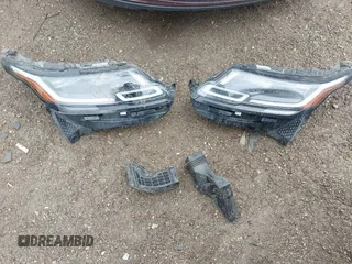 2018 Land Rover Range Rover Velar S с VIN SALYB2RX8JA727092, выставлен на аукционе IAAI как лот 42120359 с пробегом 80 963 миль миль и . История ставок и продаж доступна на DreamBid. Изображение 12.