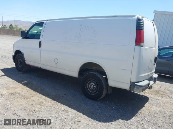 1999 Chevrolet City Express Cargo z VIN 1GCGG25R7X1096940, wystawiony jako IAAI lot #42363384 z przebiegiem 313 143 mil mil oraz . Historia ofert i sprzedaży dostępna na DreamBid. Obrazek 3.