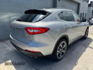 2017 Maserati Levante S z VIN ZN661YUA0HX212004, wystawiony jako Copart lot #59280585 z przebiegiem 59 128 mil mil oraz Szkody całkowita. Historia ofert i sprzedaży dostępna na DreamBid. Obrazek 3.