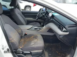 2024 Toyota Camry LE z VIN 4T1R11AK3RU223693, wystawiony jako IAAI lot #41920547 z przebiegiem Nie podano mil oraz . Historia ofert i sprzedaży dostępna na DreamBid. Obrazek 5.