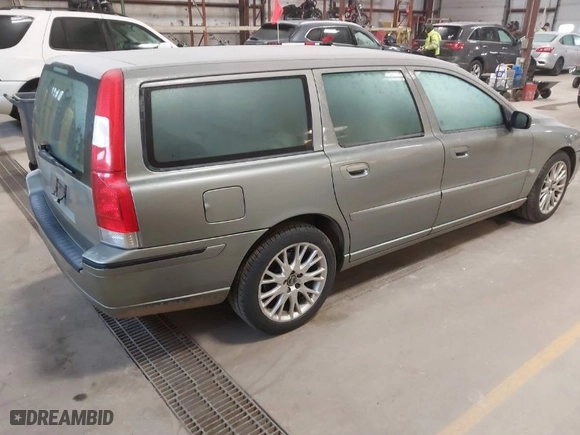 2006 Volvo V70 2.5L Turbo with VIN YV1SW592862546898, listed as a IAAI auction lot 41748032 with NaN miles. Bid and sale history available at carsss.com. Image 4.