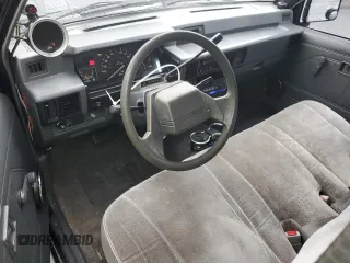 1991 Mitsubishi Mighty Max z VIN JA7FL25W7MP028365, wystawiony jako Copart lot #43964285 z przebiegiem 175 102 mil mil oraz Szkody całkowita. Historia ofert i sprzedaży dostępna na DreamBid. Obrazek 8.