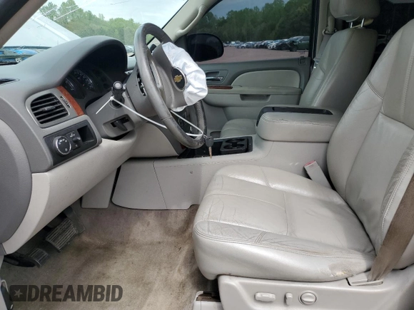 2014 Chevrolet Suburban LT z VIN 1GNSCJE00ER157634, wystawiony jako Copart lot #53271405 z przebiegiem 244 830 mil mil oraz Czysty tytuł • Clean title. Historia ofert i sprzedaży dostępna na DreamBid. Obrazek 7.