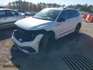 2022 Volkswagen Tiguan SE R-Line Black with VIN 3VVCB7AX8NM131565, listed as a IAAI auction lot 40769279 with 26,000 mi miles. Bid and sale history available at carsss.com. Image 18.