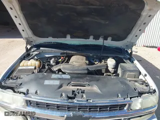 2003 Chevrolet Tahoe LS with VIN 1GNEC13Z43R282194, listed as a IAAI auction lot 41363024 with 207,135 mi miles. Bid and sale history available at carsss.com. Image 10.