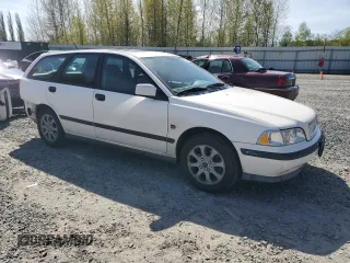 2000 Volvo V40 z VIN YV1VW2552YF568371, wystawiony jako Copart lot #53491375 z przebiegiem 66 631 mil mil oraz Szkody całkowita. Historia ofert i sprzedaży dostępna na DreamBid. Obrazek 4.