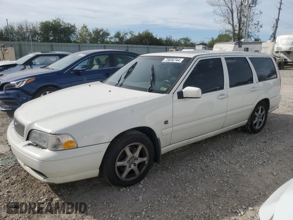 2000 Volvo V70 with VIN YV1LW61J5Y2731717, listed as a Copart auction lot 73036744 with 0 mi miles and Salvage Title. Bid and sale history available at carsss.com. Image 1.