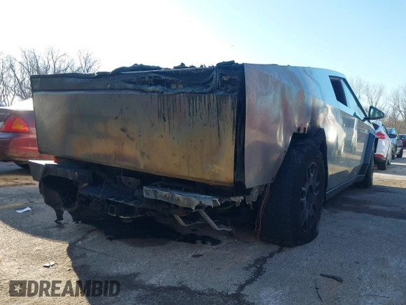2025 Tesla Cybertruck Cyberbeast z VIN 7G2CEHEE9SA061735, wystawiony jako IAAI lot #41839731 z przebiegiem Nie podano mil oraz . Historia ofert i sprzedaży dostępna na DreamBid. Obrazek 6.
