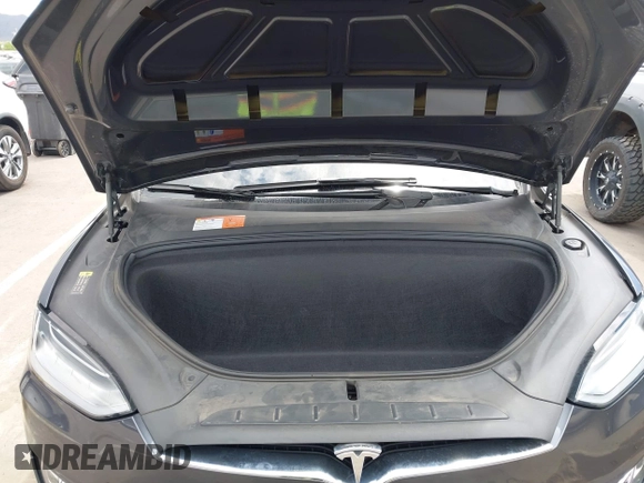 2018 Tesla Model X 75D with VIN 5YJXCBE29JF126629, listed as a IAAI auction lot 42205838 with 47,343 mi miles and . Bid and sale history available at DreamBid. Image 10.