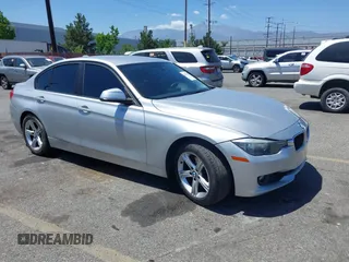 2012 BMW 3 Series 328i z VIN WBA3A5C58CF341112, wystawiony jako IAAI lot #42200814 z przebiegiem 83 775 mil mil oraz . Historia ofert i sprzedaży dostępna na DreamBid. Obrazek 1.