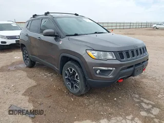 2019 Jeep Compass Trailhawk z VIN 3C4NJDDBXKT795294, wystawiony jako IAAI lot #42046344 z przebiegiem 100 395 mil mil oraz . Historia ofert i sprzedaży dostępna na DreamBid. Obrazek 1.