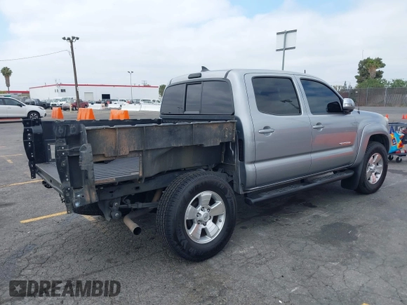 2014 Toyota Tacoma PreRunner z VIN 3TMJU4GNXEM164121, wystawiony jako IAAI lot #42568581 z przebiegiem 201 316 mil mil oraz . Historia ofert i sprzedaży dostępna na DreamBid. Obrazek 4.