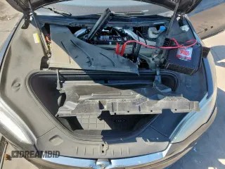 2016 Tesla Model S 90D z VIN 5YJSA1E40GF145137, wystawiony jako Copart lot #62027605 z przebiegiem 92 060 mil mil oraz Szkoda całkowita • Salvage title. Historia ofert i sprzedaży dostępna na DreamBid. Obrazek 11.