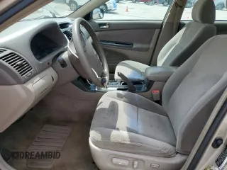 2005 Toyota Camry STD z VIN 4T1BE32K75U087837, wystawiony jako Copart lot #56735965 z przebiegiem 231 694 mil mil oraz Szkoda całkowita • Salvage title. Historia ofert i sprzedaży dostępna na DreamBid. Obrazek 7.