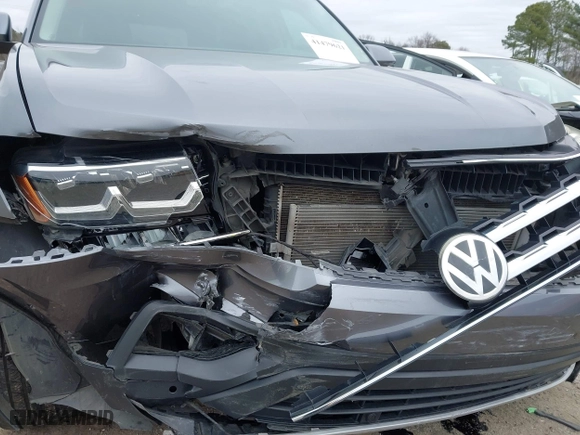 2018 Volkswagen Atlas 3.6L V6 SEL with VIN 1V2MR2CA7JC543769, listed as a IAAI auction lot 41479621 with 122,699 mi miles. Bid and sale history available at carsss.com. Image 17.
