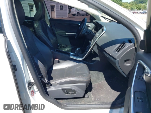 2013 Volvo XC60 T6 z VIN YV4902DZ4D2440564, wystawiony jako IAAI lot #39893350 z przebiegiem 171 624 mil mil oraz . Historia ofert i sprzedaży dostępna na DreamBid. Obrazek 5.
