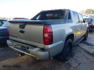 2007 Chevrolet Avalanche LS with VIN 3GNEC12017G211706, listed as a IAAI auction lot 42015650 with 1 mi miles. Bid and sale history available at carsss.com. Image 4.