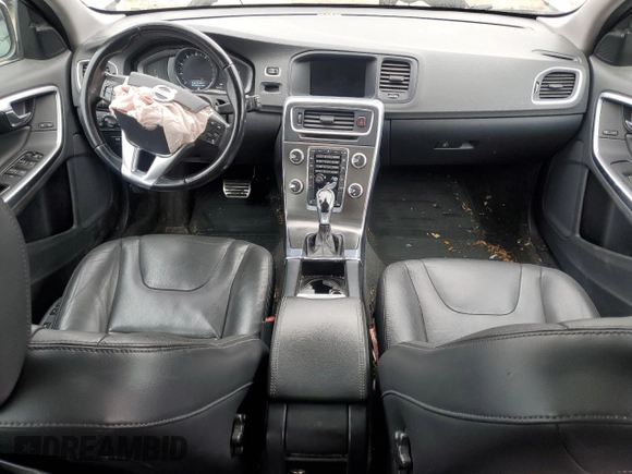 2015 Volvo V60 T5 Premier with VIN YV1612SK2F1221131, listed as a Copart auction lot 43855005 with 0 mi miles and Salvage Title. Bid and sale history available at carsss.com. Image 8.