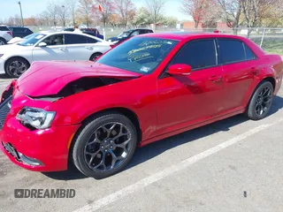 2016 Chrysler 300 S z VIN 2C3CCAGGXGH117091, wystawiony jako IAAI lot #42060505 z przebiegiem 81 938 mil mil oraz . Historia ofert i sprzedaży dostępna na DreamBid. Obrazek 17.
