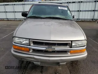 2002 Chevrolet Blazer LS z VIN 1GNDT13WX2K128730, wystawiony jako Copart lot #48050165 z przebiegiem 155 475 mil mil oraz Szkoda całkowita • Salvage title. Historia ofert i sprzedaży dostępna na DreamBid. Obrazek 5.