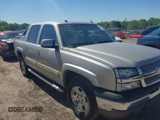 2005 Chevrolet Avalanche LS with VIN 3GNEC12Z15G108703, listed as a IAAI auction lot 42034777 with 253,209 mi miles. Bid and sale history available at carsss.com. Image 1.