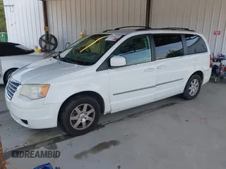 2010 Chrysler Town & Country Touring z VIN 2A4RR5D18AR188314, wystawiony jako IAAI lot #42290075 z przebiegiem 174 120 mil mil oraz . Historia ofert i sprzedaży dostępna na DreamBid. Obrazek 2.