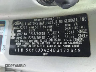 2011 Kia Sorento EX z VIN 5XYKUDA24BG173649, wystawiony jako IAAI lot #42413296 z przebiegiem 210 803 mil mil oraz . Historia ofert i sprzedaży dostępna na DreamBid. Obrazek 9.