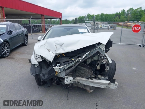 2016 Jaguar XJ Portfolio with VIN SAJWJ2GD8G8W00063, listed as a IAAI auction lot 42076707 with Not provided miles and . Bid and sale history available at DreamBid. Image 12.
