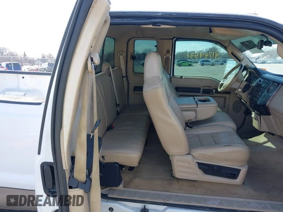 2008 Ford F-250 XL z VIN 1FTSX21RX8EB63847, wystawiony jako IAAI lot #41794531 z przebiegiem 263 884 mil mil oraz . Historia ofert i sprzedaży dostępna na DreamBid. Obrazek 8.