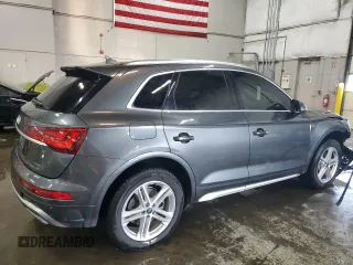 2021 Audi Q5 Premium Plus with VIN WA1E2AFY2M2055766, listed as a Copart auction lot 88973645 with 47,324 mi miles and Salvage Title. Bid and sale history available at carsss.com. Image 3.