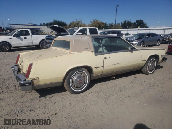 1982 Cadillac Eldorado z VIN 1G6AL578XCE608090, wystawiony jako Copart lot #73839654 z przebiegiem 22 185 mil mil oraz Czysty tytuł • Clean title. Historia ofert i sprzedaży dostępna na DreamBid. Obrazek 3.
