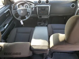 2008 Mitsubishi Raider LS z VIN 1Z7HC28KX8S588361, wystawiony jako Copart lot #74239144 z przebiegiem 85 128 mil mil oraz Czysty tytuł • Clean title. Historia ofert i sprzedaży dostępna na DreamBid. Obrazek 8.