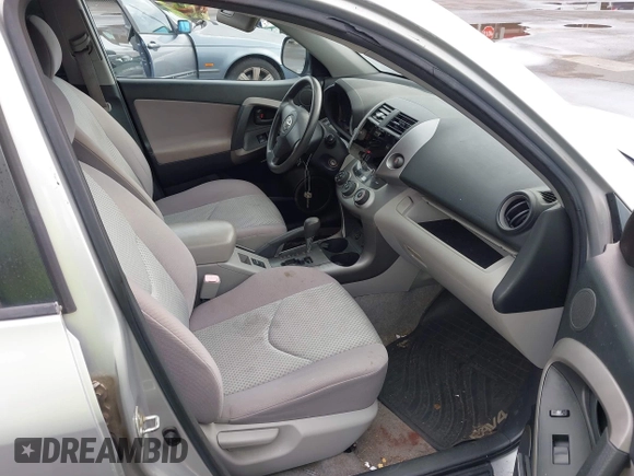 2006 Toyota RAV4 with VIN JTMZD33V666006105, listed as a IAAI auction lot 41820520 with 166,337 mi miles. Bid and sale history available at carsss.com. Image 5.