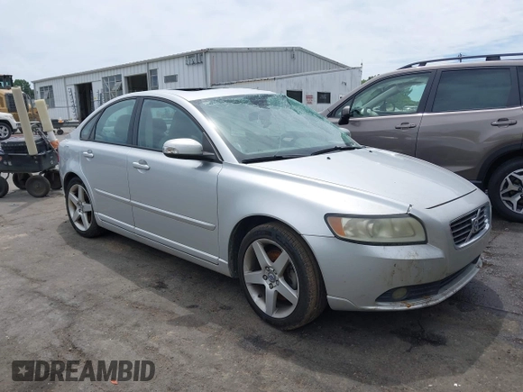 2008 Volvo S40 2.4L с VIN YV1MS382982384776, выставлен на аукционе IAAI как лот 42309949 с пробегом 215 744 миль миль и . История ставок и продаж доступна на DreamBid. Изображение 1.