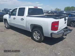 2009 Chevrolet Silverado 1500 LT with VIN 3GCEC23039G118833, listed as a IAAI auction lot 42018681 with 212,044 mi miles. Bid and sale history available at carsss.com. Image 3.