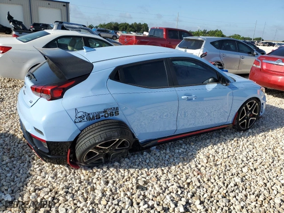 2019 Hyundai Veloster N with VIN KMHT36AH0KU001698, listed as a Copart auction lot 63129924 with 33,562 mi miles and Salvage Title. Bid and sale history available at carsss.com. Image 3.