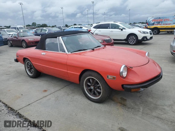 1975 Alfa Romeo Spider z VIN AR3047546, wystawiony jako Copart lot #74561034 z przebiegiem 59 884 mil mil oraz Szkoda całkowita • Salvage title. Historia ofert i sprzedaży dostępna na DreamBid. Obrazek 4.