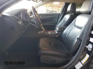 2019 Chrysler 300 Limited with VIN 2C3CCAEG3KH555818, listed as a Copart auction lot 49252595 with 71,876 mi miles and Salvage Title. Bid and sale history available at DreamBid. Image 7.