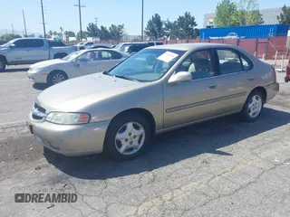 2000 Nissan Altima XE with VIN 1N4DL01D3YC197921, listed as a IAAI auction lot 41953585 with 84,233 mi miles. Bid and sale history available at carsss.com. Image 2.
