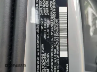 2025 Volvo XC90 Plus with VIN YV4062PE6S1342140, listed as a Copart auction lot 42954285 with 4,584 mi miles and Clean Title. Bid and sale history available at DreamBid. Image 13.
