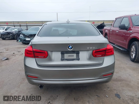 2018 BMW 3 Series 320i with VIN WBA8E1G51JNU92342, listed as a IAAI auction lot 41641934 with 27,477 mi miles. Bid and sale history available at carsss.com. Image 16.