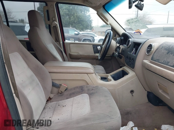 2004 Ford Expedition Special Service with VIN 1FMPU15L44LB86041, listed as a IAAI auction lot 41411675 with 1 mi miles. Bid and sale history available at carsss.com. Image 5.