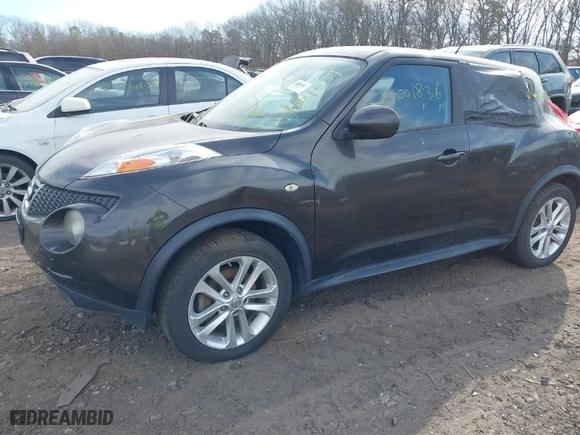 2013 Nissan Juke SL with VIN JN8AF5MV9DT215374, listed as a IAAI auction lot 41636963 with 999,999 mi miles. Bid and sale history available at carsss.com. Image 2.