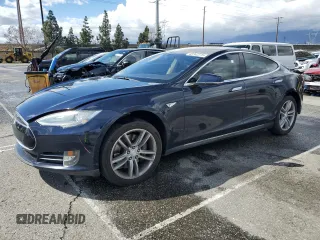 2013 Tesla Model S with VIN 5YJSA1CN1DFP08574, listed as a Copart auction lot 48762375 with 197,328 mi miles and Salvage Title. Bid and sale history available at carsss.com. Image 1.