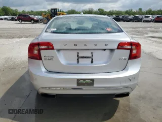 2017 Volvo S60 Inscription Platinum z VIN LYV402HMXHB129950, wystawiony jako Copart lot #54382365 z przebiegiem 92 868 mil mil oraz Szkoda całkowita • Salvage title. Historia ofert i sprzedaży dostępna na DreamBid. Obrazek 6.