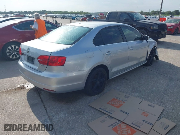 2013 Volkswagen Jetta SE z VIN 3VWDP7AJ7DM282456, wystawiony jako IAAI lot #42664312 z przebiegiem 175 075 mil mil oraz . Historia ofert i sprzedaży dostępna na DreamBid. Obrazek 4.